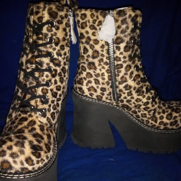 NOTHING WRONG WITH BEING  LEOPARD  Platform Boots ( BRAND NEW !!!) - Picture 6 of 7